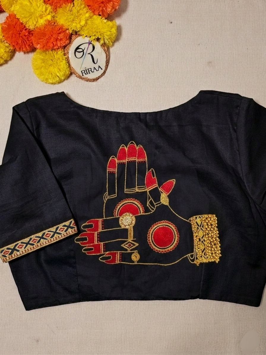 CHAKRAHASTA BLOUSE - Black