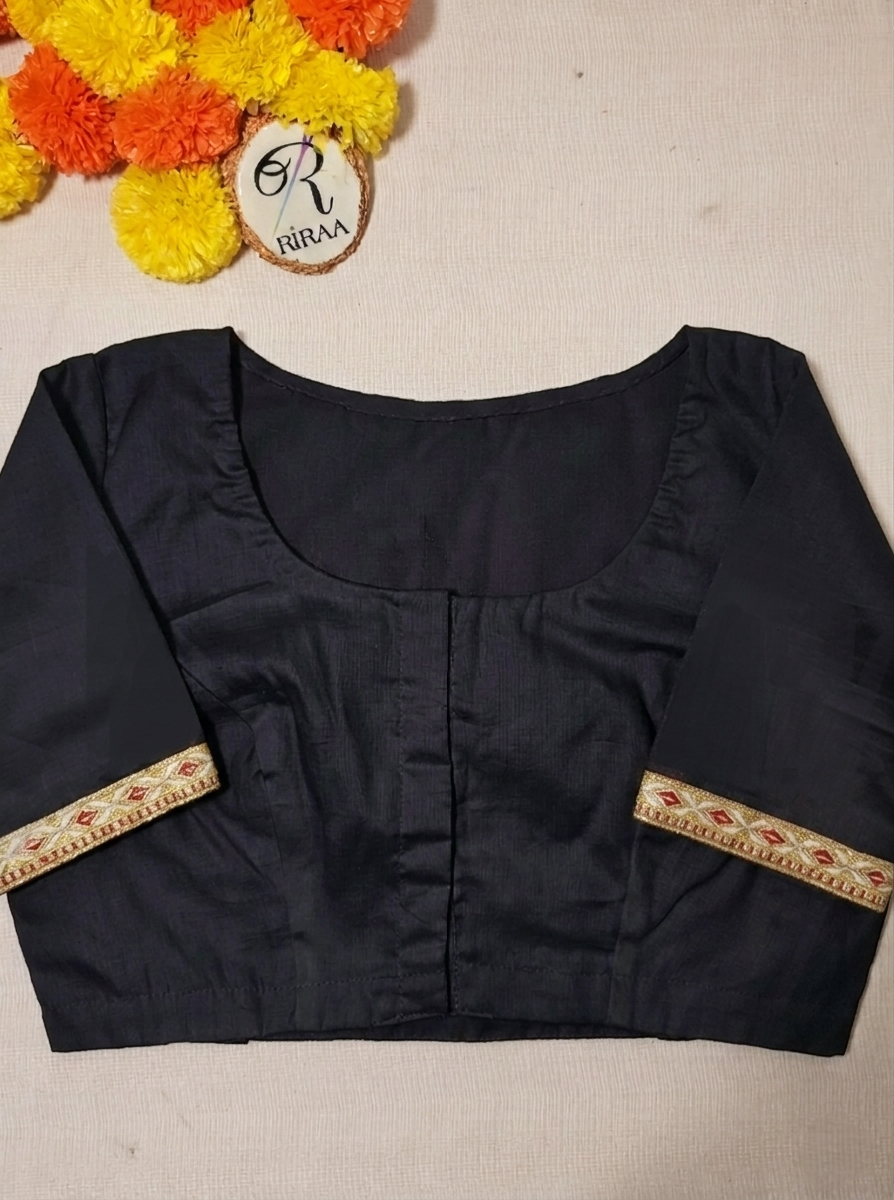 CHAKRAHASTA BLOUSE - Black