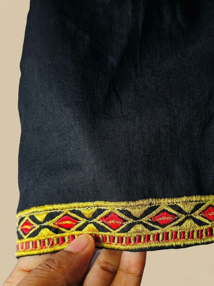 CHAKRAHASTA BLOUSE - Black